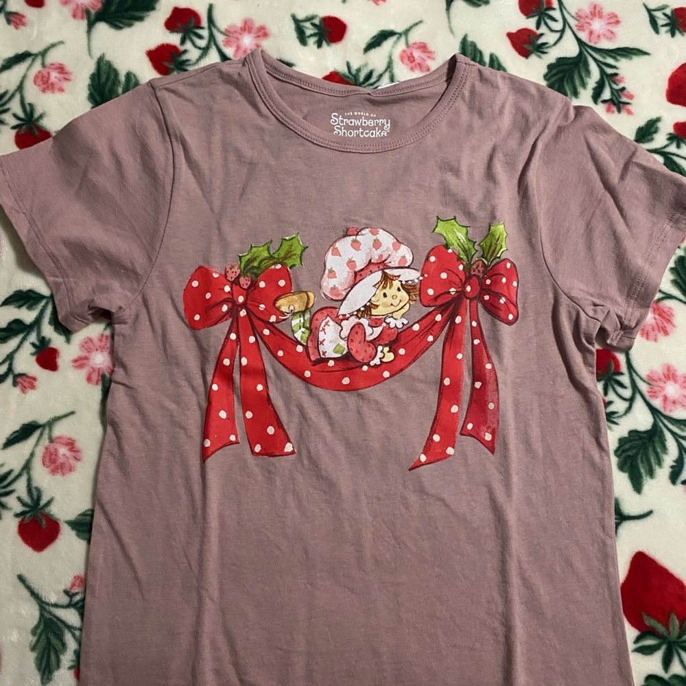Women’s Strawberry Shortcake T-shirt Size Medium